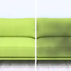 Sofá verde antes y después de usar amoniaco para limpiar sofá. La parte derecha muestra una mancha oscura.