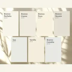 Muestras de pintura que ilustran la diferencia entre blanco y blanco roto, con nombres como "Branco Perfeito" y "Vanilla".