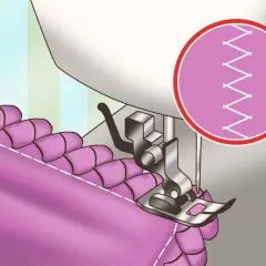 Máquina de coser rematando bordes de tela a mano con puntada zigzag. Detalle de puntada en círculo.
