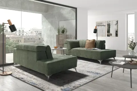 Ideas para colocar dos sofás en un salón pequeño: un diseño moderno con sofás modulares verdes, alfombra abstracta y ventanales.