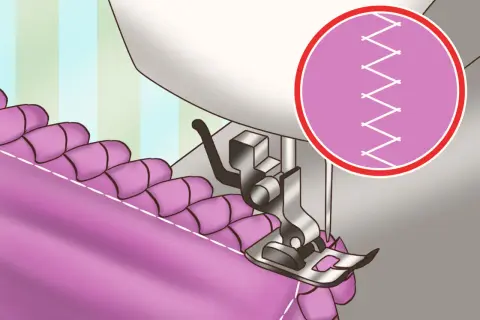 Máquina de coser rematando bordes de tela a mano con puntada zigzag. Detalle de puntada en círculo.
