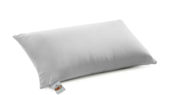 Almohada gris con etiqueta, rellena de fibra hueca siliconada para máximo confort.