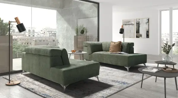 Ideas para colocar dos sofás en un salón pequeño: un diseño moderno con sofás modulares verdes, alfombra abstracta y ventanales.