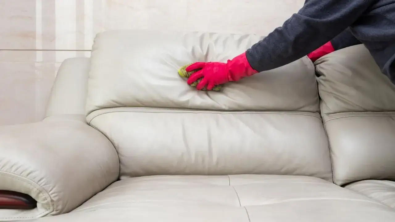 Cómo limpiar un sofá de piel sin dañarlo