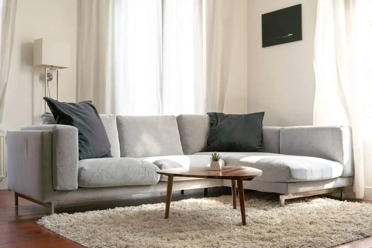 Cómo colocar cojines en un chaise longue sin recargarlo