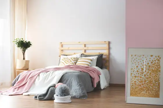 ¿Beige y rosa combinan en el salón? Claves para acertar