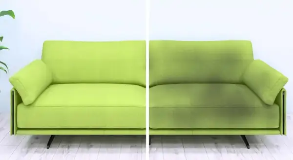 Sofá verde antes y después de usar amoniaco para limpiar sofá. La parte derecha muestra una mancha oscura.
