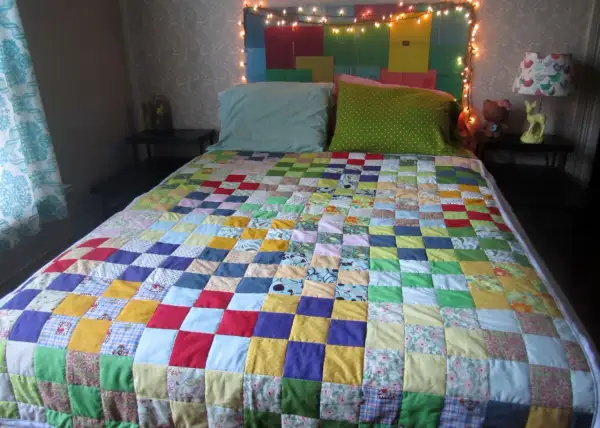 Colcha de patchwork colorida, ideal para aprender como hacer una colcha de patchwork.