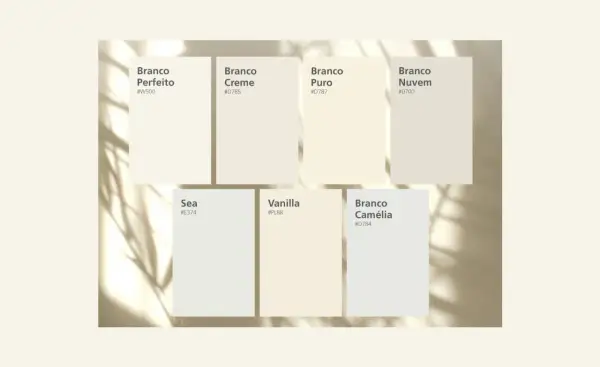 Muestras de pintura que ilustran la diferencia entre blanco y blanco roto, con nombres como "Branco Perfeito" y "Vanilla".